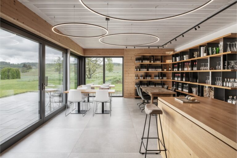 Wohnhaus mit Vinothek & Produktionshalle